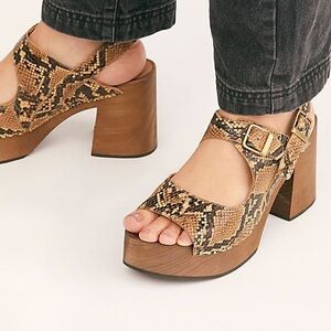 Free People Belem’s Snakeskin Platform Sandal Clogs - Size 40